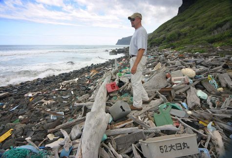 Photo showing oceangoing trash that accumulates on the windward (eastern) side of the Hawaiian Island of Niihau. Photo used under the Creative Commons License via Wikimedia. 